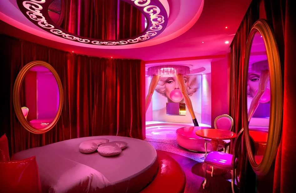 Sexy Milan Motel
